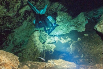 Cave 1 Diver